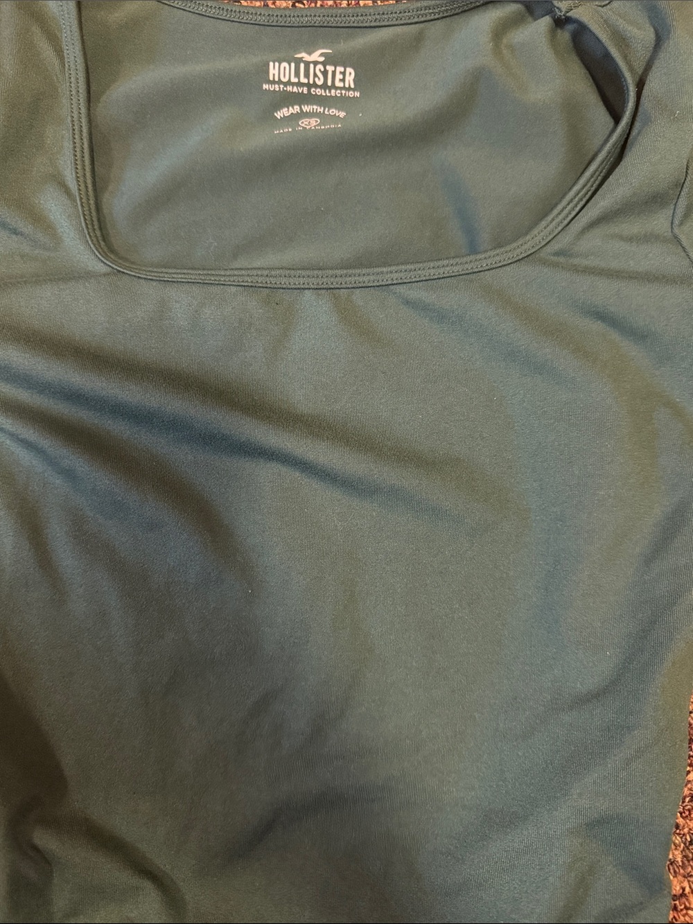 Hollister Women's Forest Green Scoop Neck Short Sleeve Tee - Picture 3 of 3
